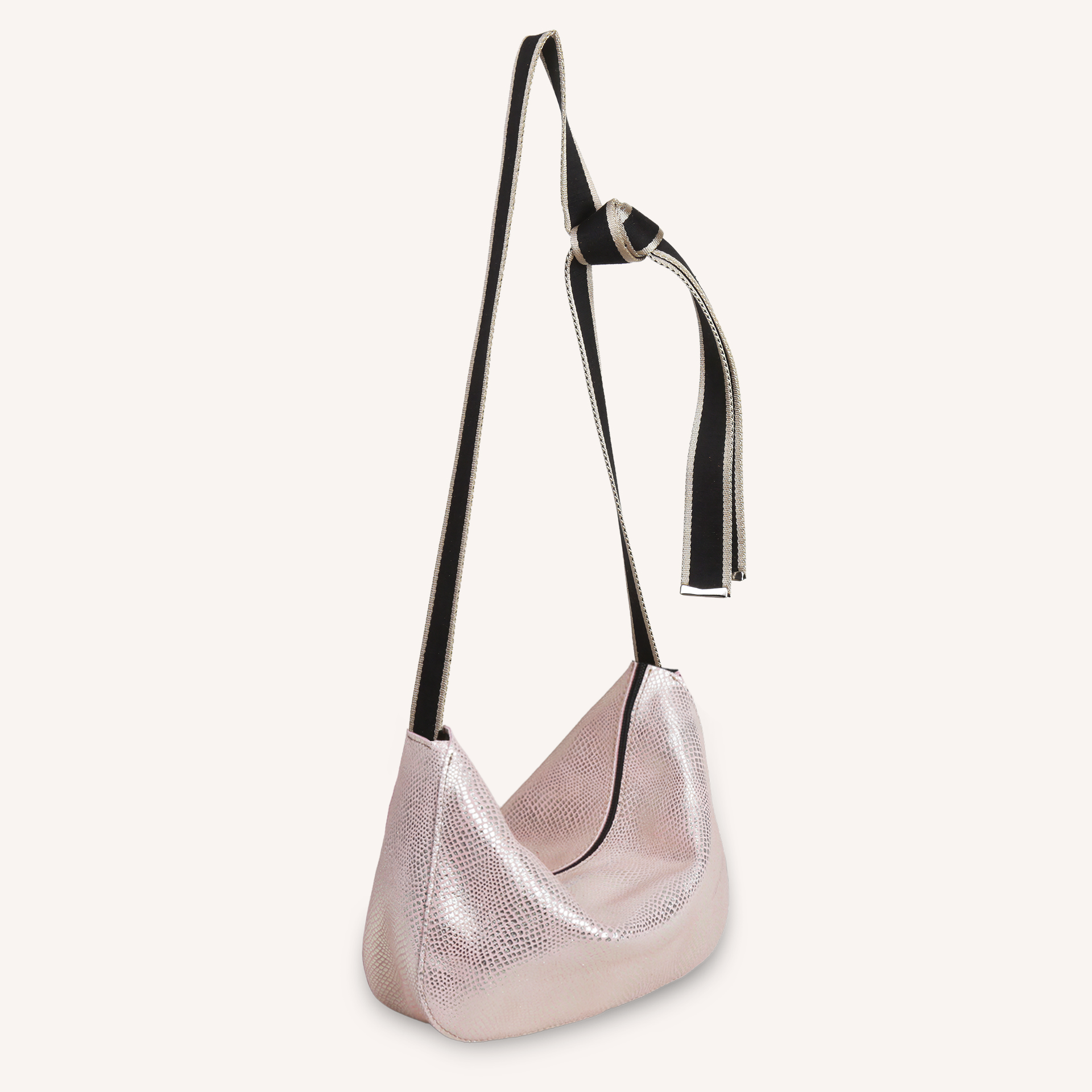 Plume M Messenger Bag