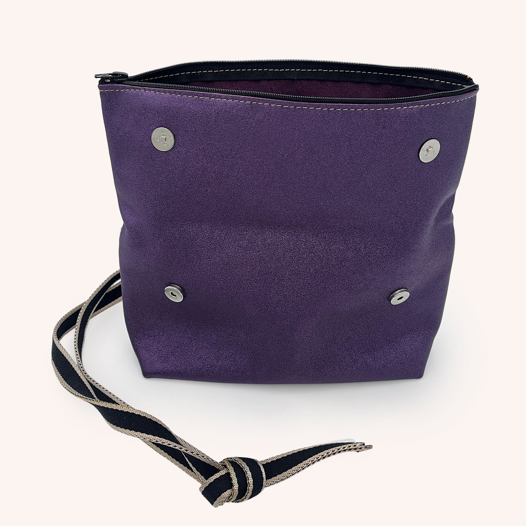 Zipped crossover flap